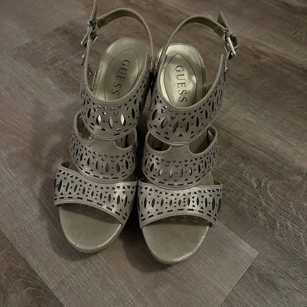 Platform Guess sandals
